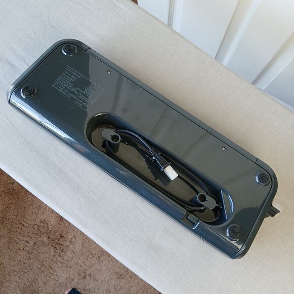 Sunbeam FoodSaver Vacuum Sealer meal prep 17"x6"x4" short cord model FM2000-000 - Picture 6 of 7